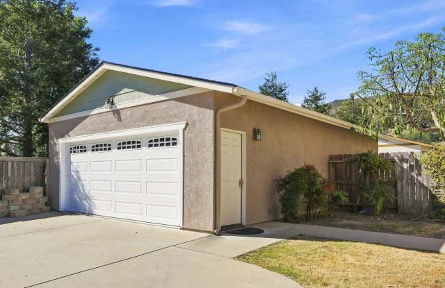 Pet Friendly Spacious and Modern 4bd/3ba Home with 2-Car Garage Gallery 3