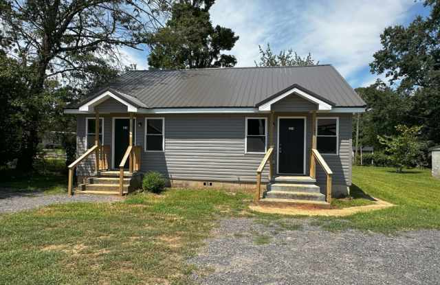 Beautifully Remodeled 2 Bedroom / 1 Bath Duplex photos photos