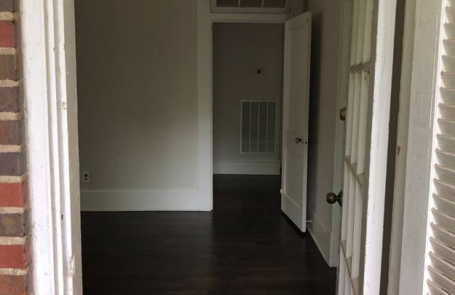 Open Concept Living and Close to Downtown Gallery 3