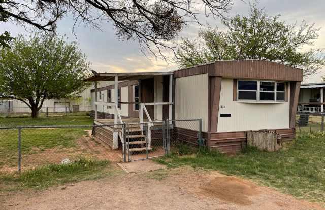 Trailer House; 3 bed 1.5 bath, covered patio - 433 Western Hills Drive, Abilene, TX 79605