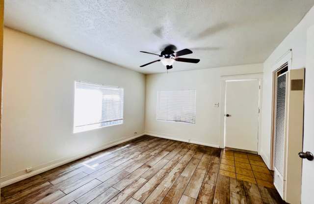 Charming Bluff Park Studio Bungalow – Just One Block from the Beach! Gallery 4