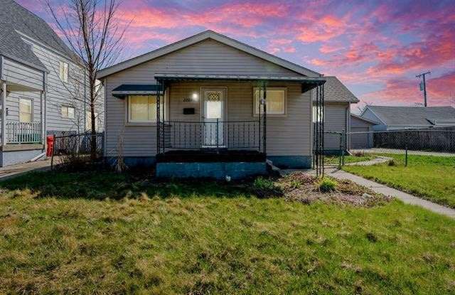 22806 SHAKESPEARE Avenue - 22806 Shakespeare Avenue, Eastpointe, MI 48021