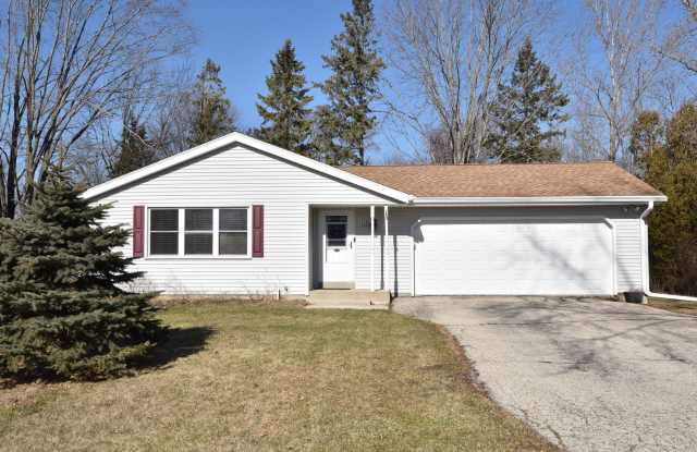 Furnished Mequon 4 bedroom ranch photos photos
