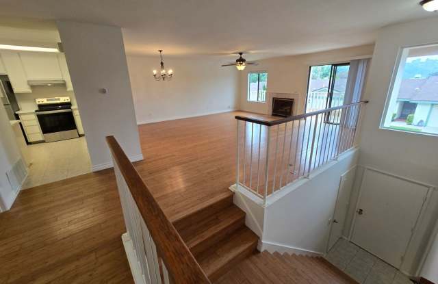 Move-Special: 1/2 off 1st month’s rent! Beautifully Updated West Clairemont Townhome – Prime 92117 Location! Gallery 3