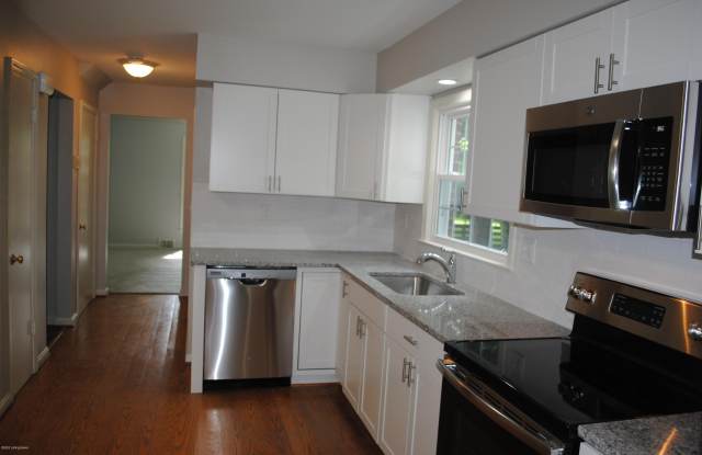 9836 Longwood Cir Gallery 4