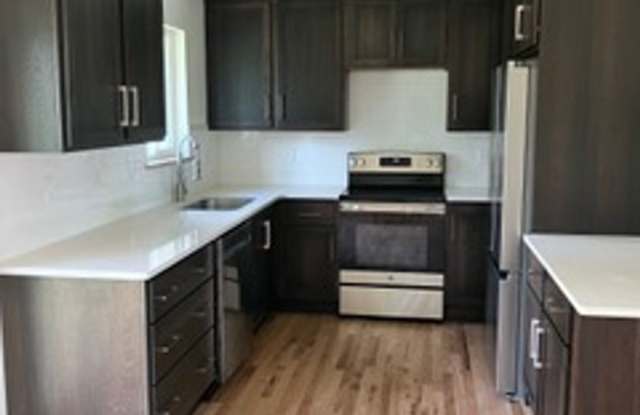 $300 OFF FIRST MONTH | Beautifully Renovated 3BR in Midtown Fort Collins Gallery 4