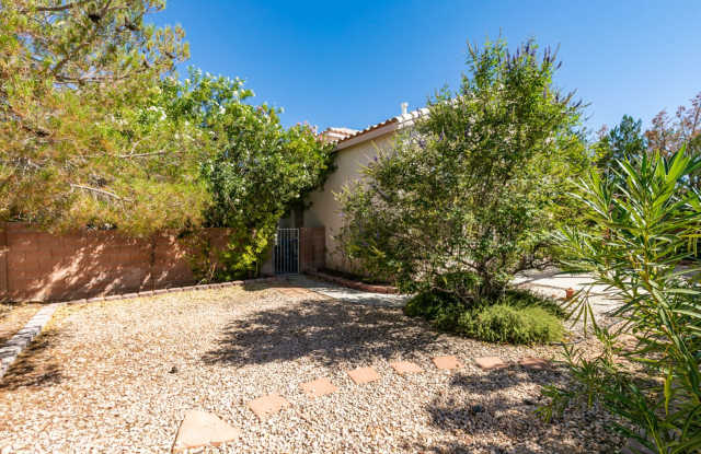 Charming Henderson Home on a Corner Cul-de-Sac Lot Gallery 4