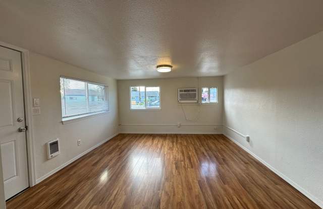 809 Willard. New pictures coming soon!! Gallery 4