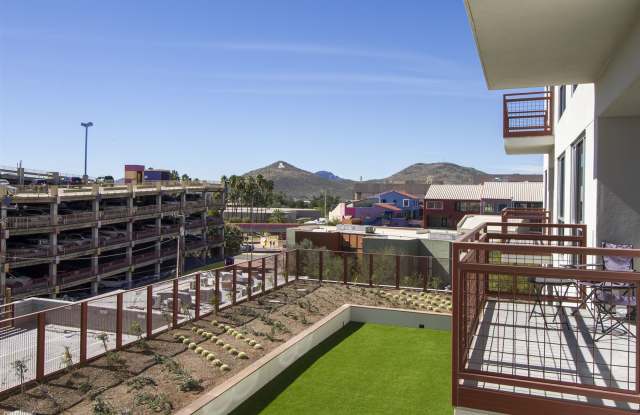 1 West Broadway Luxury Apartments Gallery 4