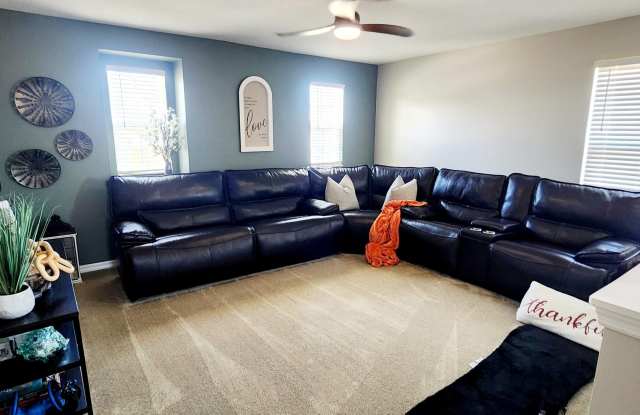 5700 NW Pine Trail Circle Gallery 1