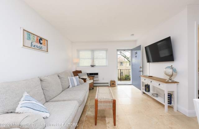 455 Ocean Boulevard photos photos