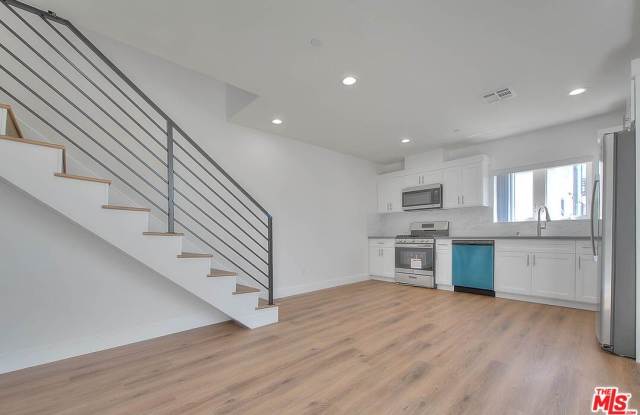1015 N Wilton Pl Gallery 1