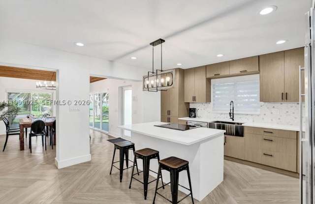 911 N Northlake Dr Gallery 4