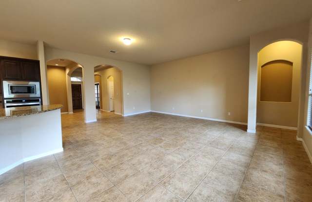3/2/2 Home in Pecan Crossing / Community Park  Playground/ Fridge, Washer, Dryer Included / NBISD Gallery 2