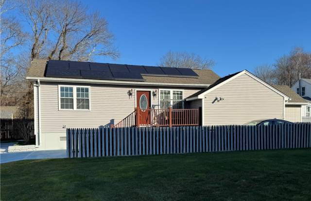 18 Warren Ave - 18 Warren Avenue, Warwick, RI 02889