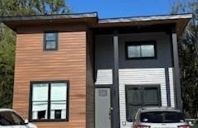 1002 Crawford Road unit: 2 photos photos