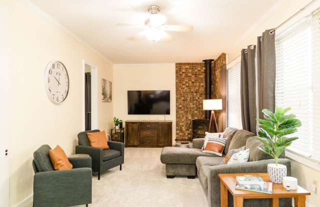 FULLY FURNISHED - Charming 3BR House in Arden photos photos