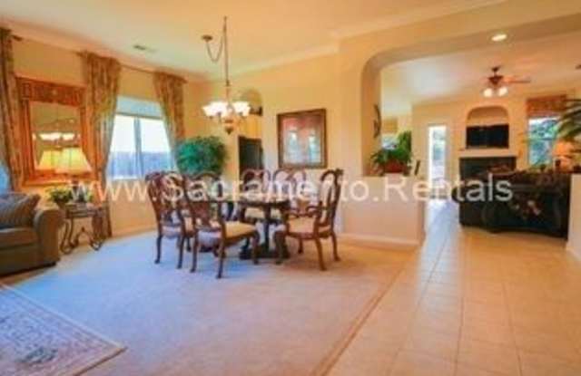 4335 Lakebreeze Drive Gallery 4