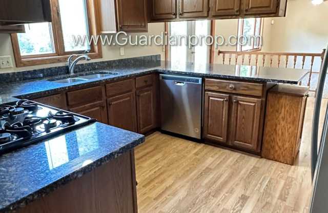 Rosemount Single Family Home, Corner lot, 2 car Garage, Dishwasher, Deck, New Carpet photos photos