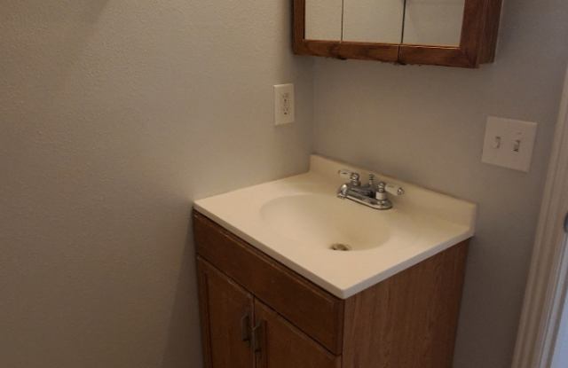 5295 S 1760 W; Unit B Gallery 4