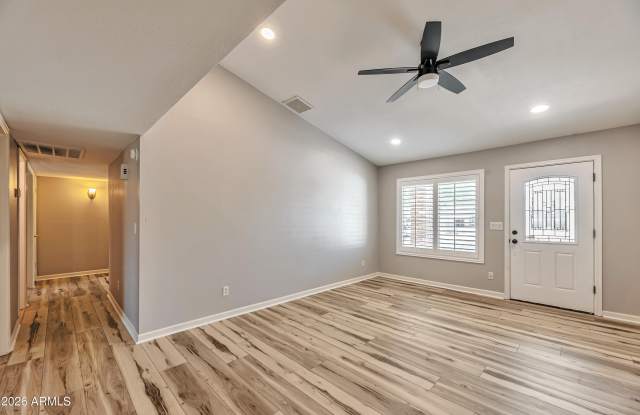 6502 E GRANDVIEW Drive Gallery 3
