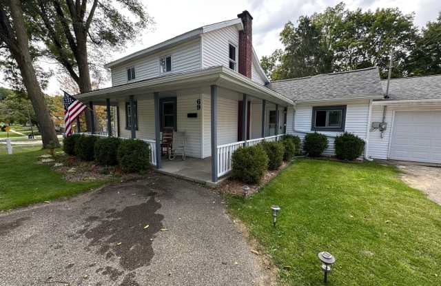 Rockford Schools! 3 Bedroom located Downtown photos photos