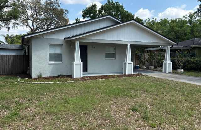 *****Amazing 3-bedroom, 2-bathroom, Carport, Single Family, Bungalow-style Home. Small Dog Friendly. Large fenced in back yard. ***** photos photos