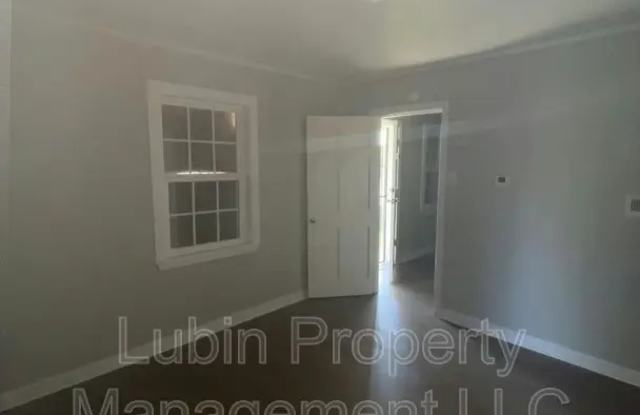 706 Lester St photos photos