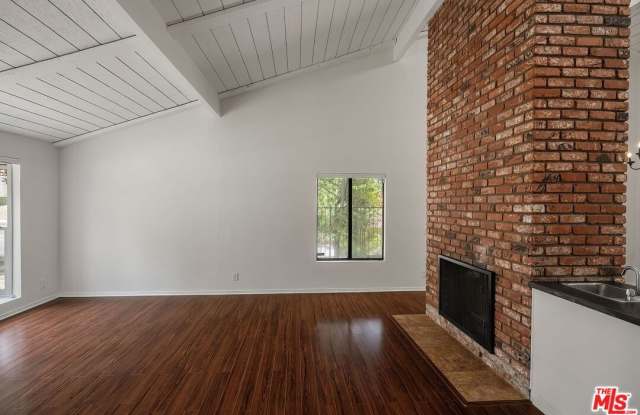 2952 Bottlebrush Dr Gallery 4