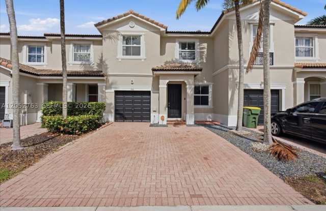 976 NE 42nd Ave photos photos