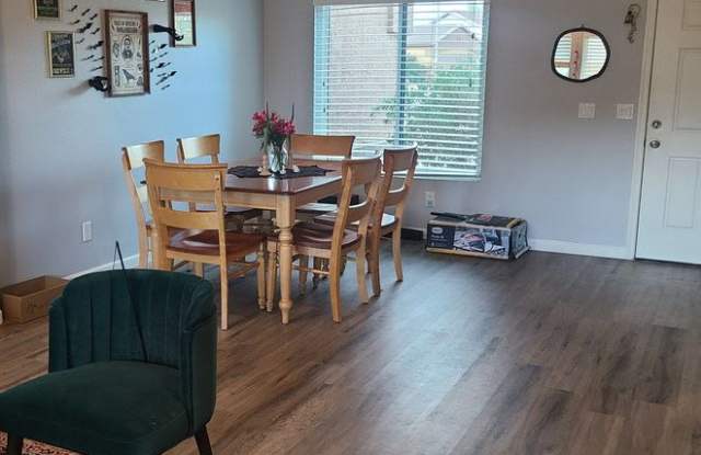 2 Bedroom, 2 Bath with 1 Month Free on an 18 Month Lease!! Gallery 4