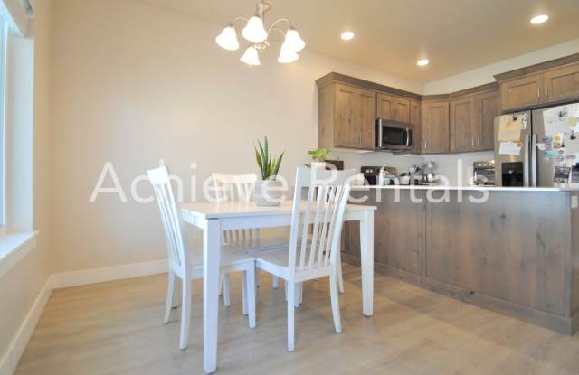 Enjoy the Best of West Haven | Close to Amenities Townhome Gallery 4