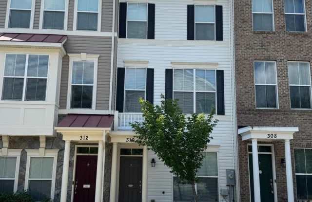 310 WHITE OAK Way Gallery 1