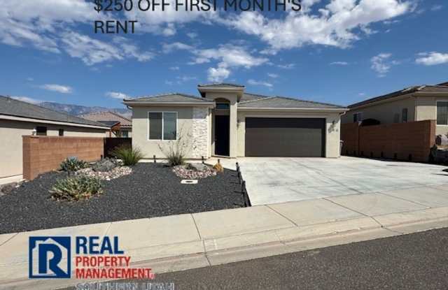 Home with great yard in Hurricane photos photos