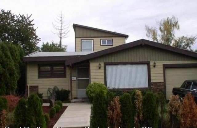 6604 SE 83rd Avenue - 6604 Southeast 83rd Avenue, Portland, OR 97266