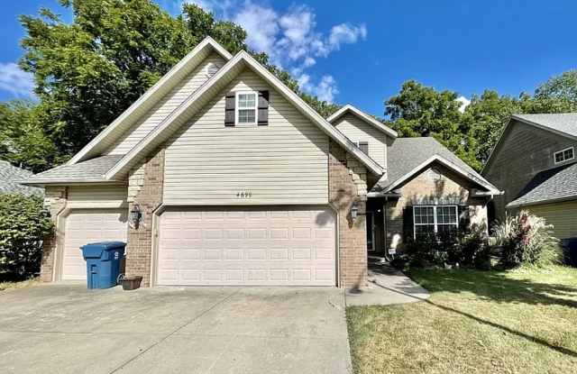 Here is your chance for a fancy 4 bedroom, don't let it get away! photos photos