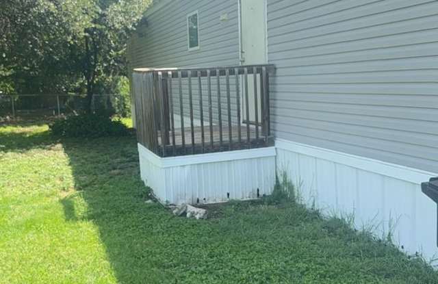 3-bedroom 2-bathroom home-HOUSING ACCEPTED! photos photos