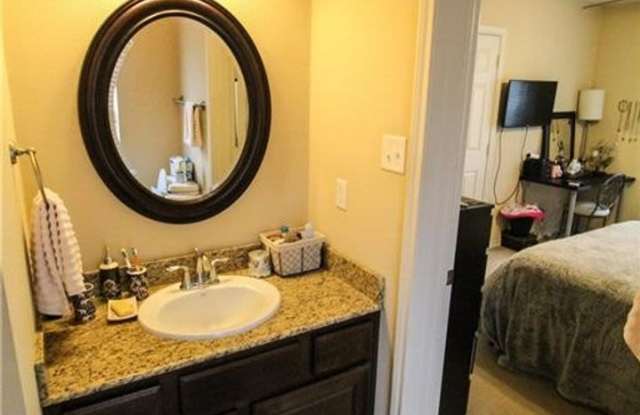 Spacious 4 Bedroom, 3 Bathroom House in Horse Haven! photos photos