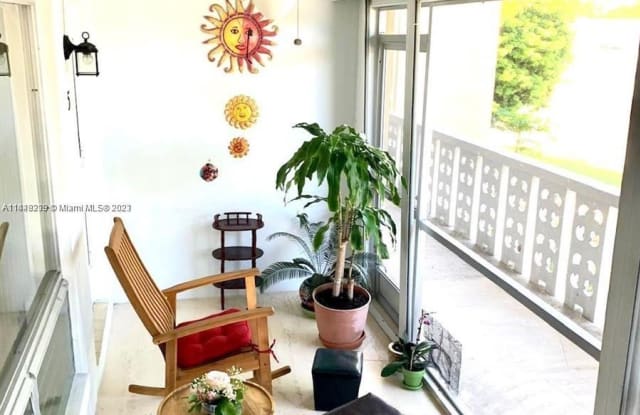 300 S Luna Ct Gallery 3