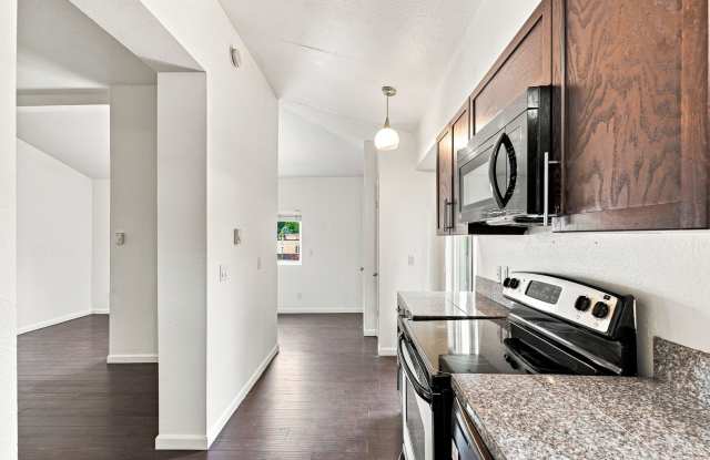 2 Bed, 1 bath Available! Gallery 3