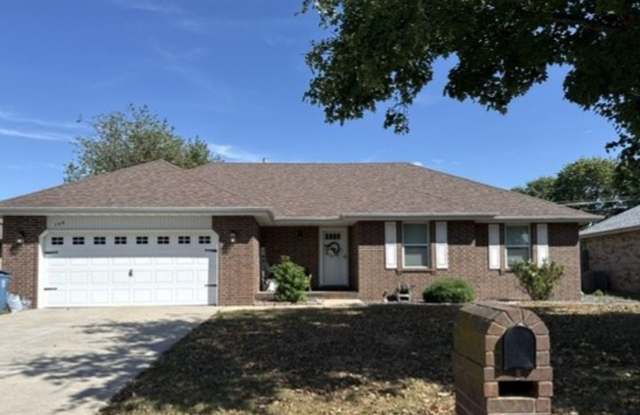 Recently Updated Nixa 3 Bed / 2 Bath Gallery 1
