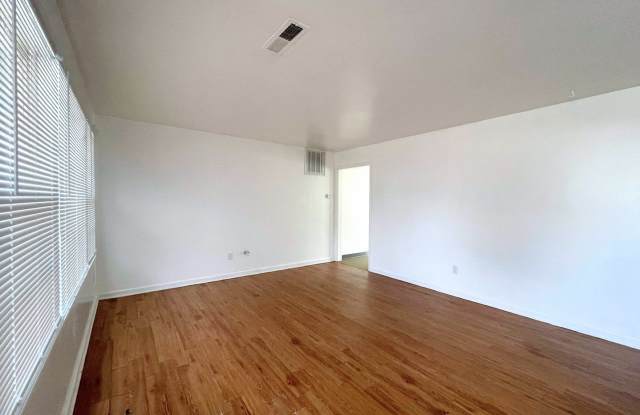 Clean 2 bedroom 1 bath home Gallery 4