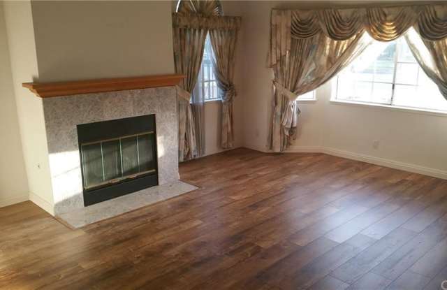 5742 Kauffman Gallery 3