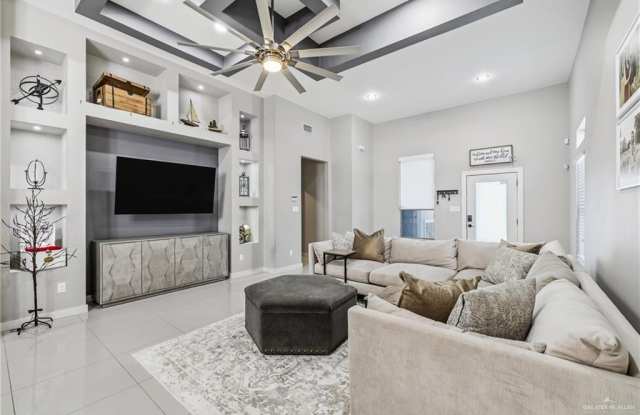 921 Casa Blanca Drive Gallery 2
