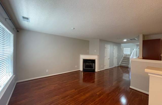 2 Bedroom Townhome in McAlister's Place! Gallery 3