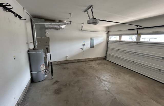Beautiful 4 Bedroom, 2.5 Bath Home in Newberg- Pet Friendly! photos photos