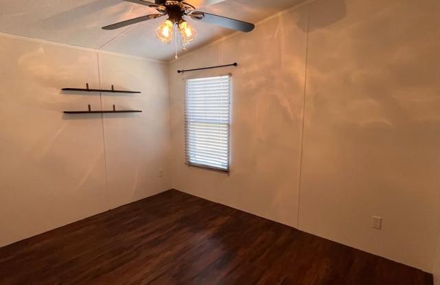 Mobile home in country setting (six month lease) Gallery 4