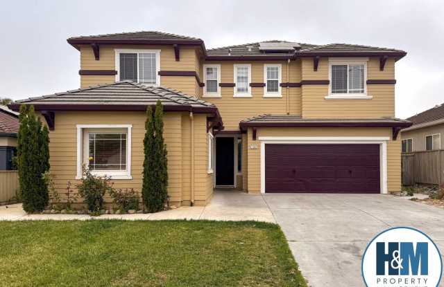 Large Hollister Home - 1301 Freedom Drive, Hollister, CA 95023