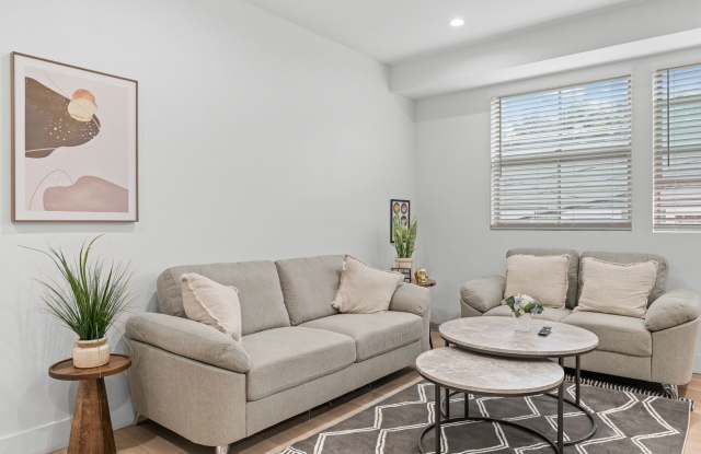 Peak 3806 S Budlong Ave photos photos