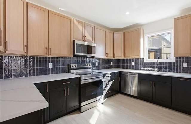 4 bed 2.5 bath - stunning home, great location, must see. photos photos